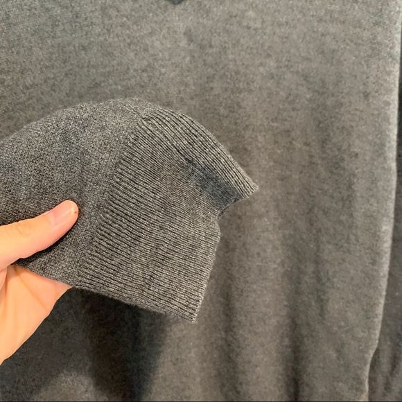 Gray Roots Sweater Size Small - Picture 4 of 7